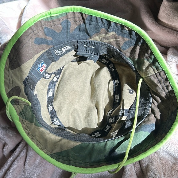 New Era NFL Seattle Seahawks Camo Bucket Hat- size M - Picture 6 of 7